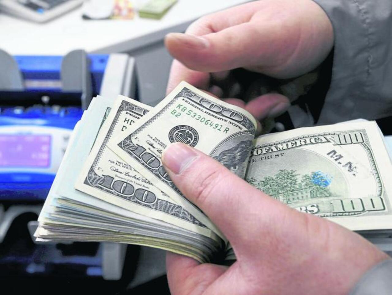 Los bolivianos pueden internar al país hasta $us 50.000 a sola declaración