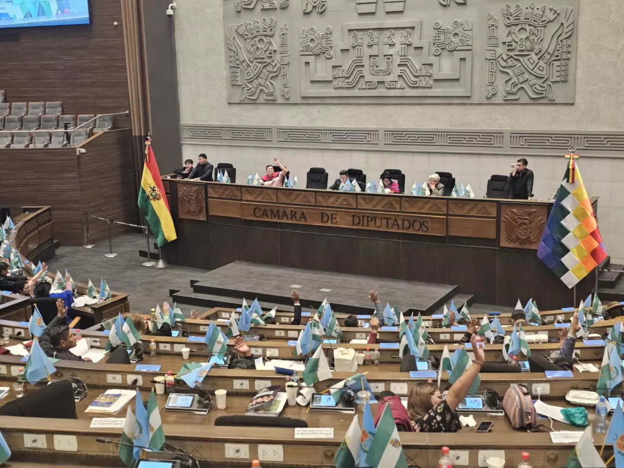 Diputados aprueban ley para suspender embargos y dar respiro a deudores de créditos de vivienda y a emprendedores